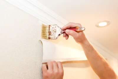 Pose de papier peint à Crésantignes — revêtements muraux et toiles de verre